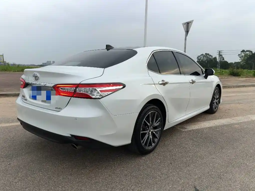 Toyota Camry — миниатюра 6