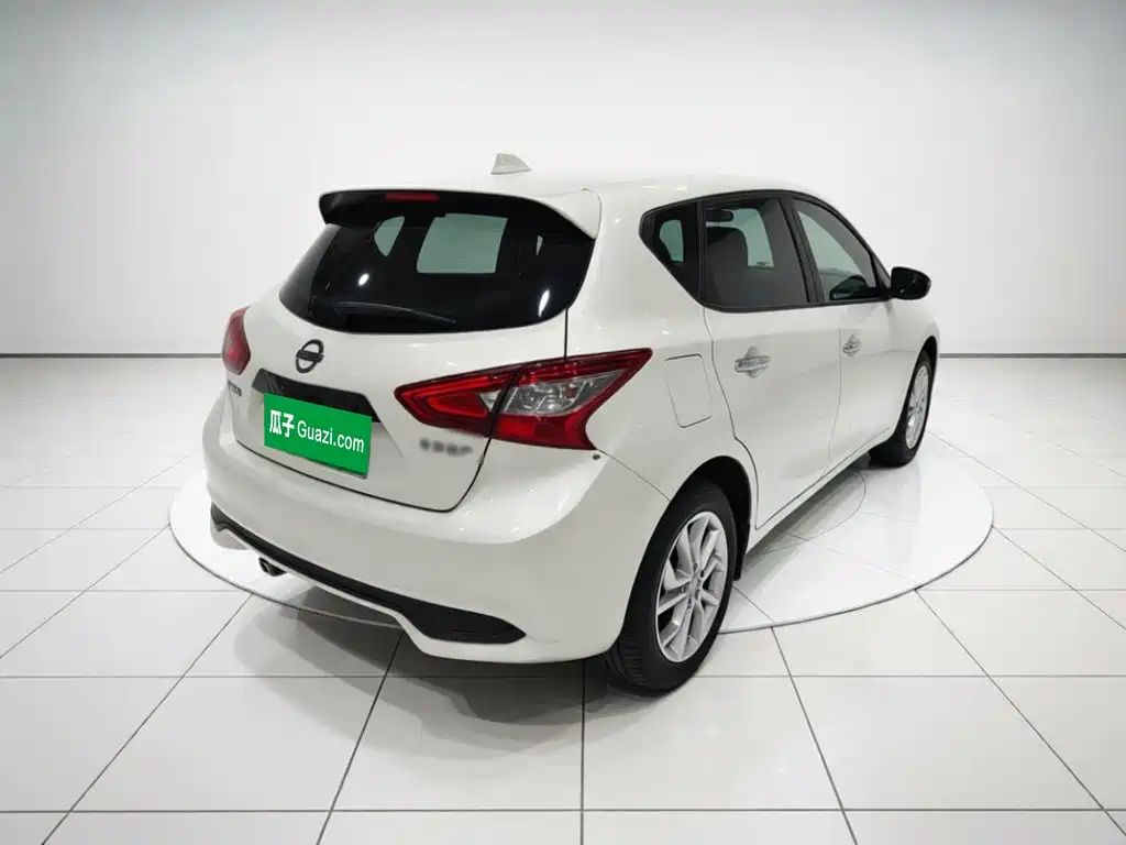 Nissan Tiida — миниатюра 6