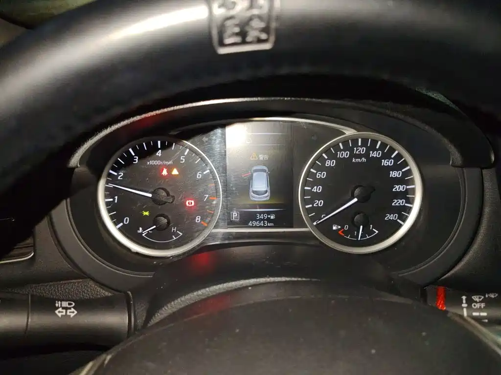 Nissan Tiida — миниатюра 12
