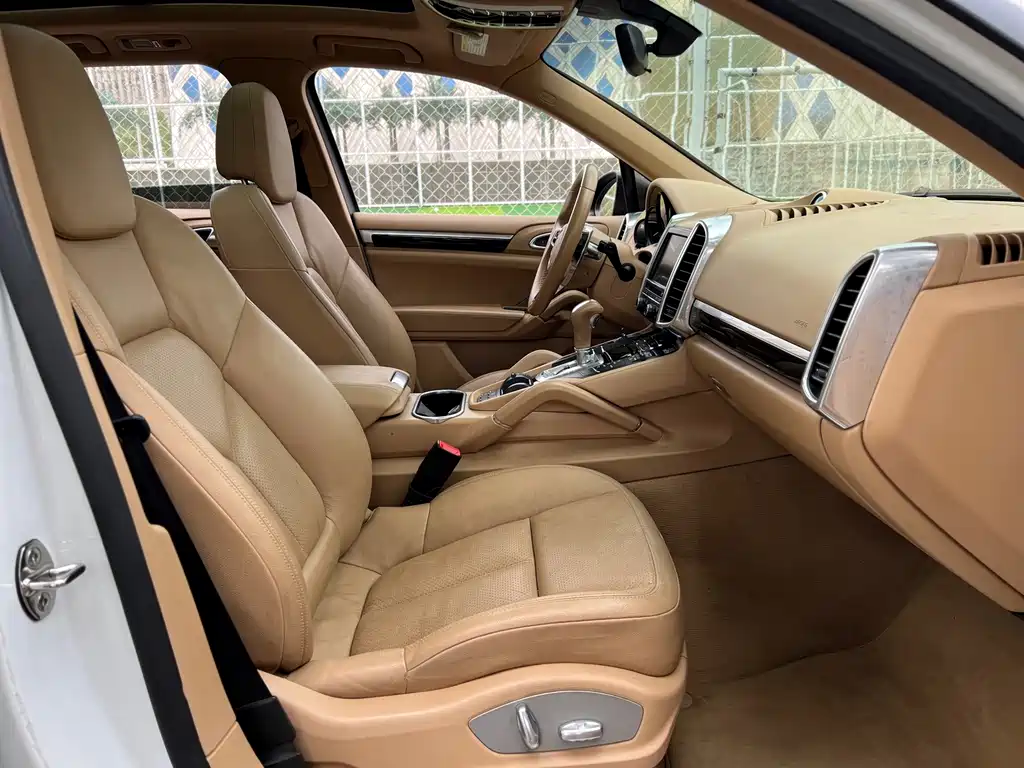Porsche Cayenne — миниатюра 12
