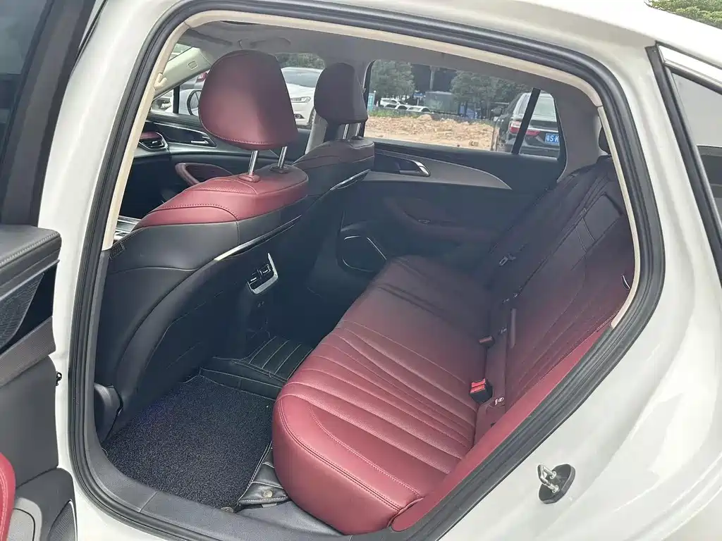 Hongqi Hongqi H5 — миниатюра 8