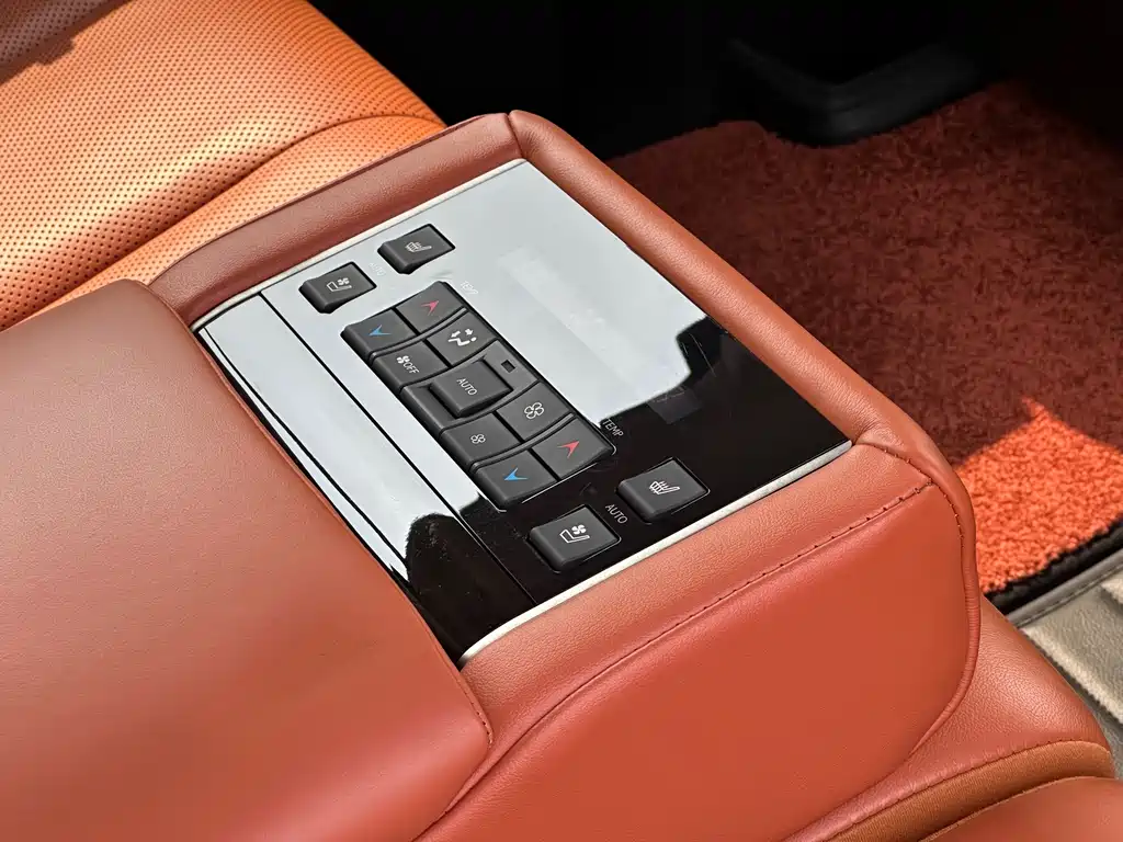 Lexus LX — миниатюра 11