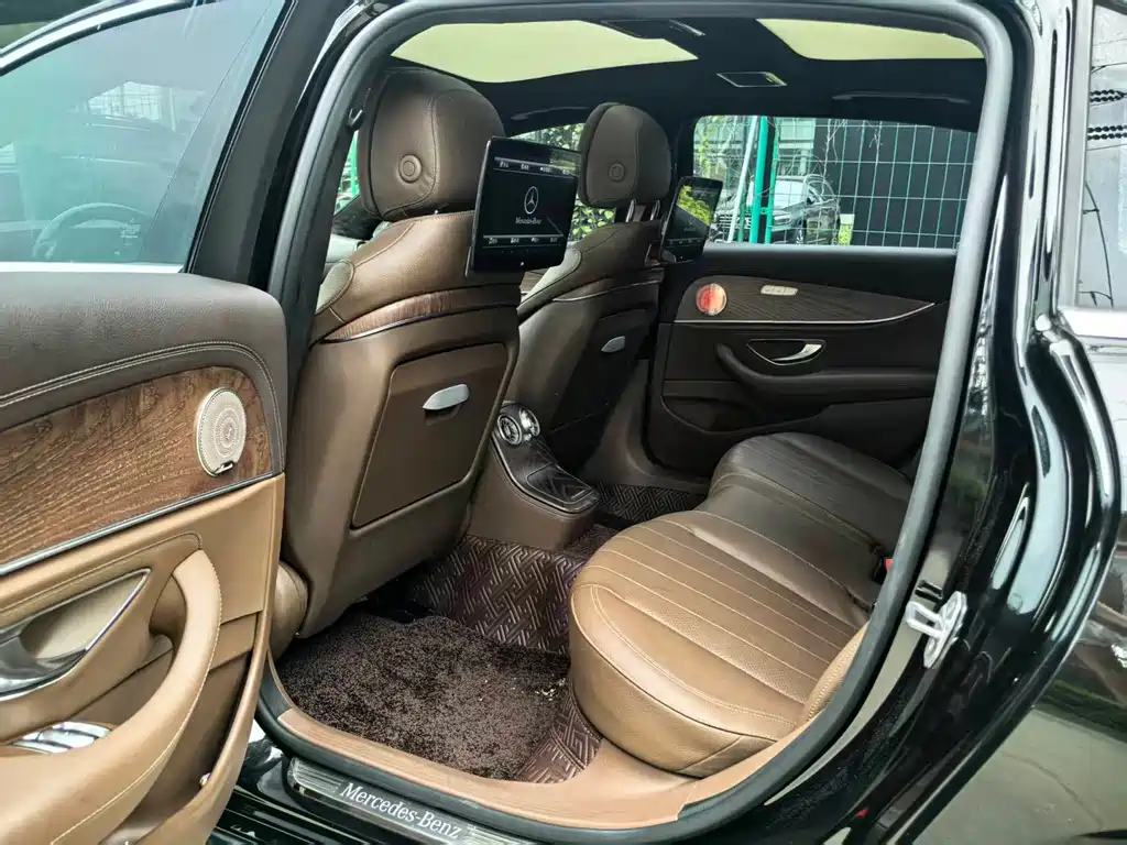 Mercedes-Benz E-Class — миниатюра 7