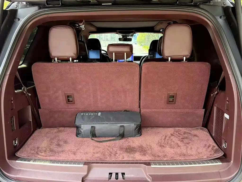 Lincoln Navigator — миниатюра 32