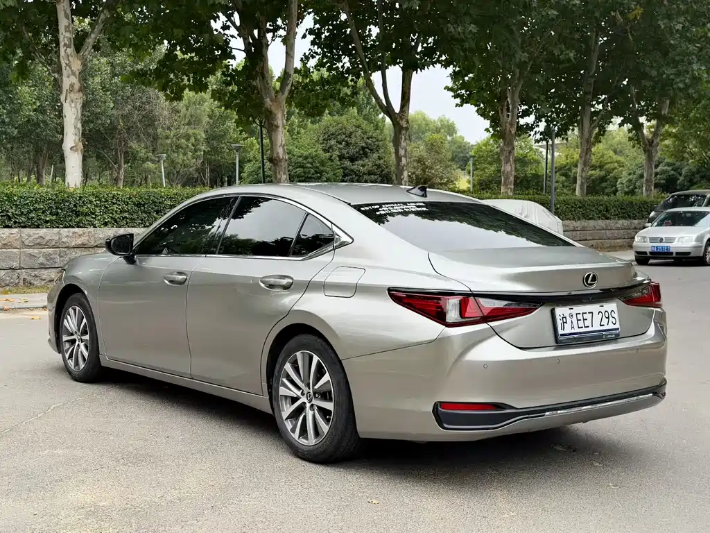 Lexus ES — миниатюра 7