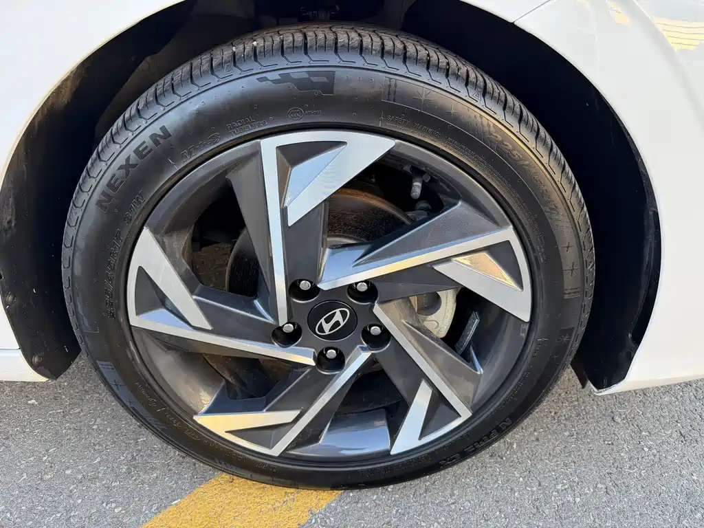 Hyundai Elantra — миниатюра 16