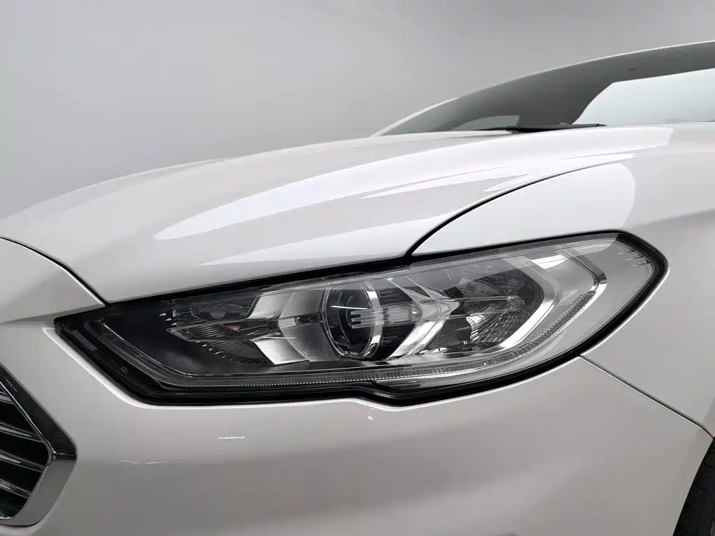 Ford Mondeo — миниатюра 7