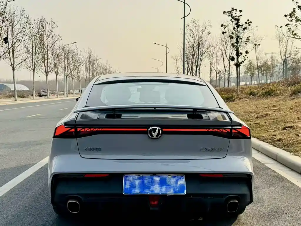 CHANGAN UNI V