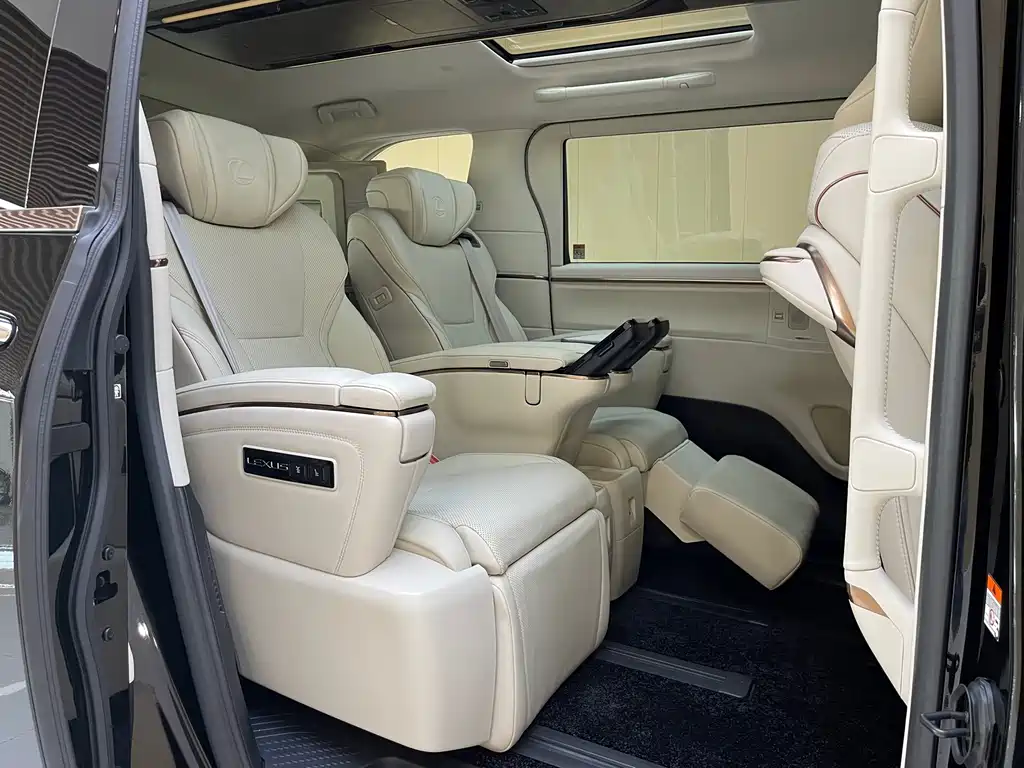 Lexus LM — миниатюра 15
