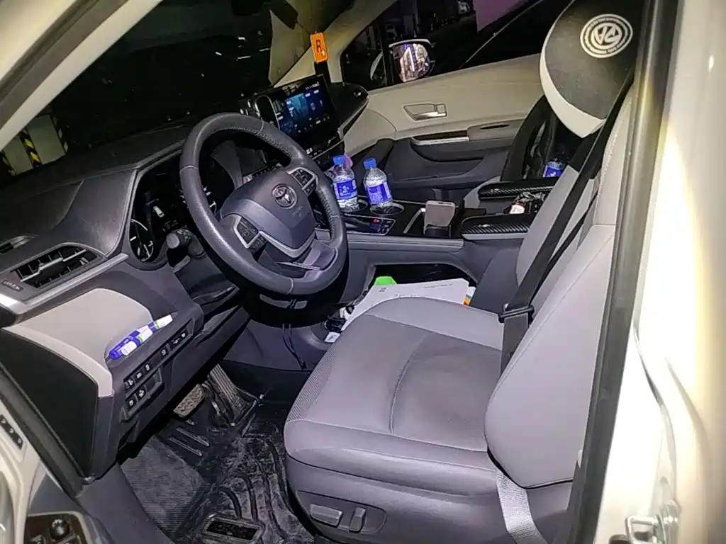Toyota Granvia — миниатюра 20