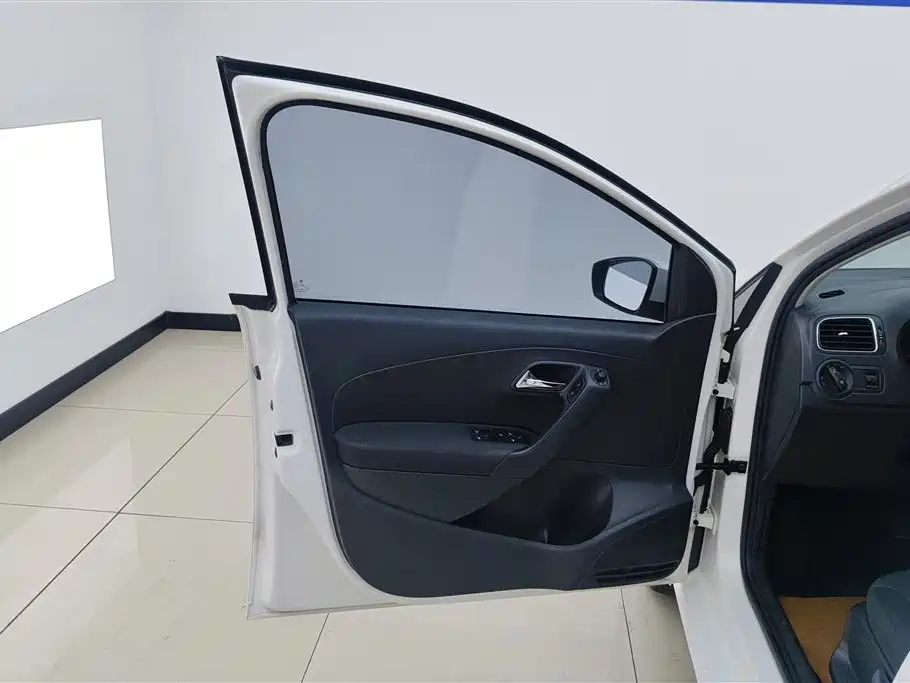 Volkswagen Polo 2016 1.6L AT Comfort