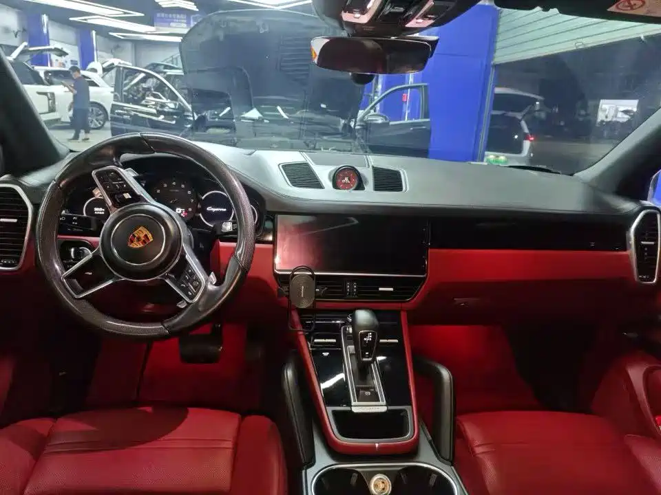 Porsche Cayenne — миниатюра 5