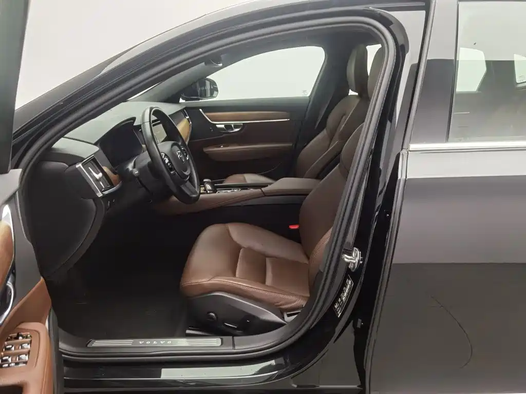 Volvo S90 — миниатюра 10