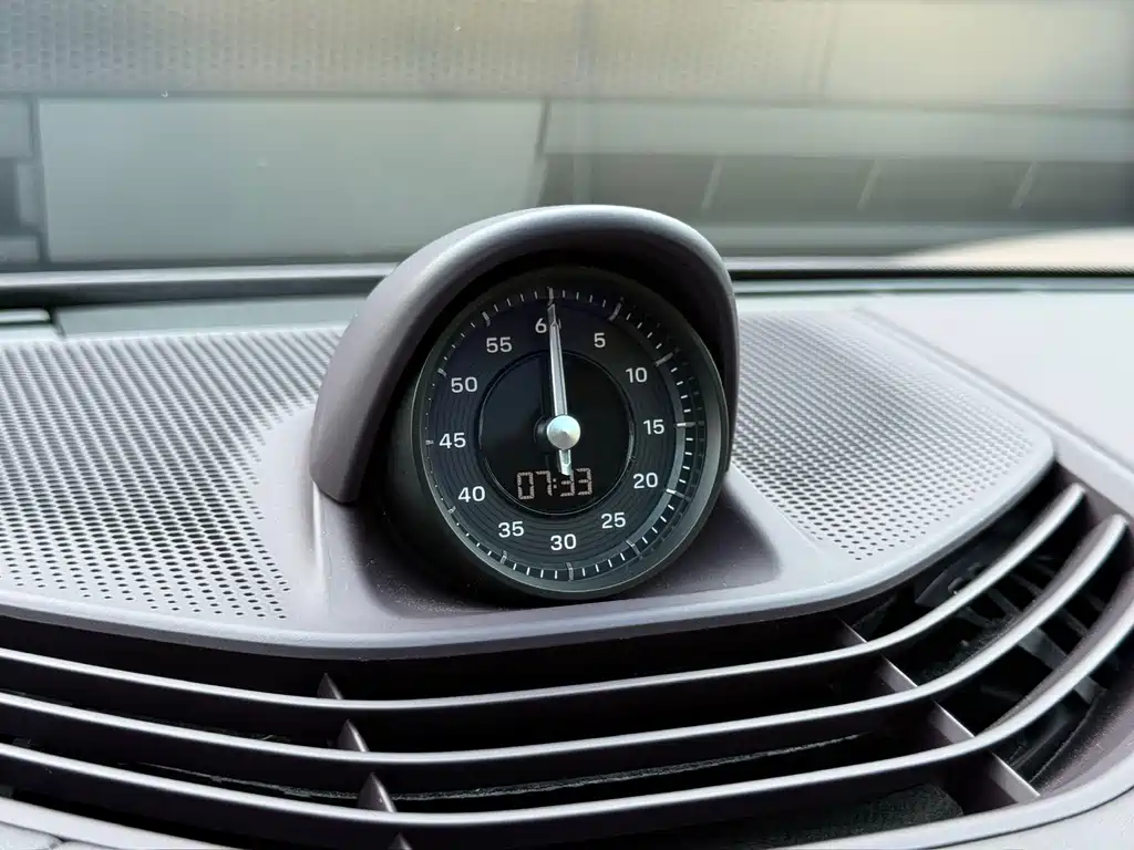 Porsche Taycan — миниатюра 8
