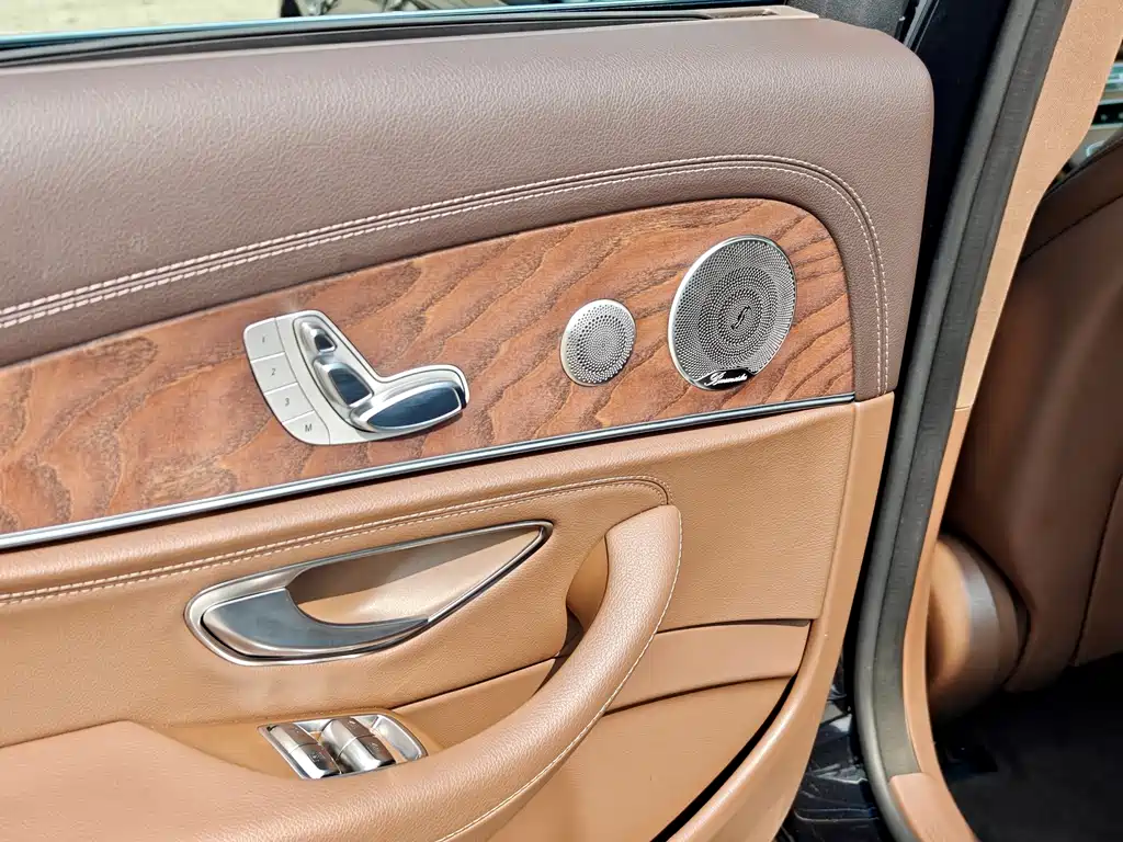 Mercedes-Benz E-Class — миниатюра 16