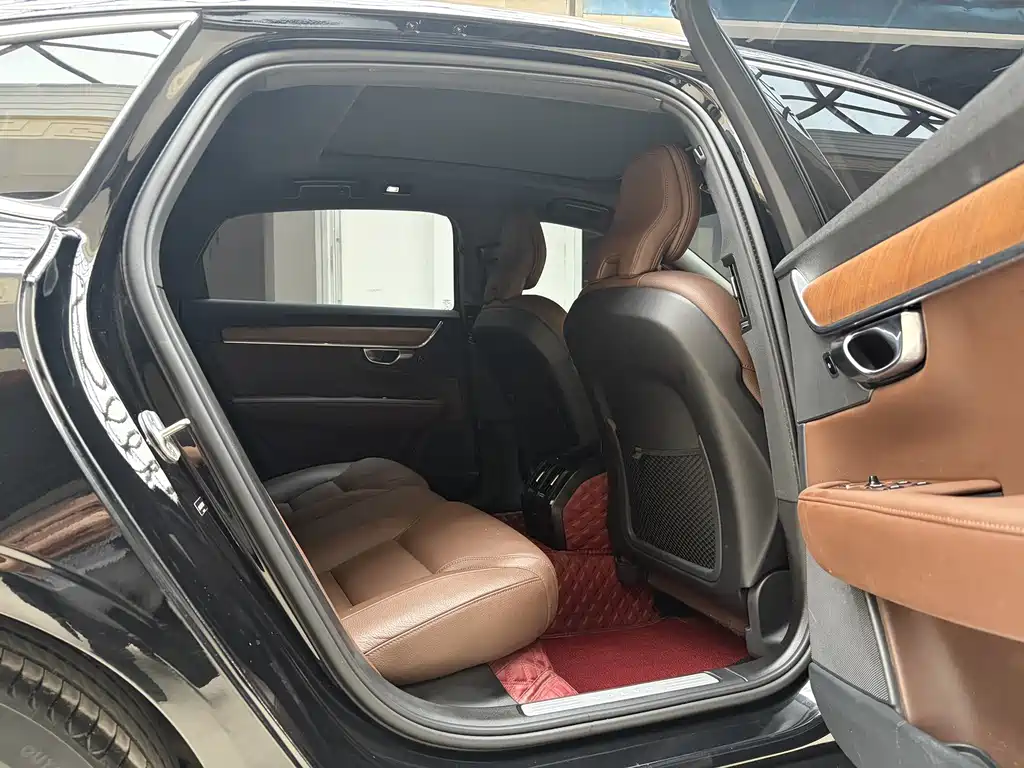 Volvo S90 — миниатюра 10