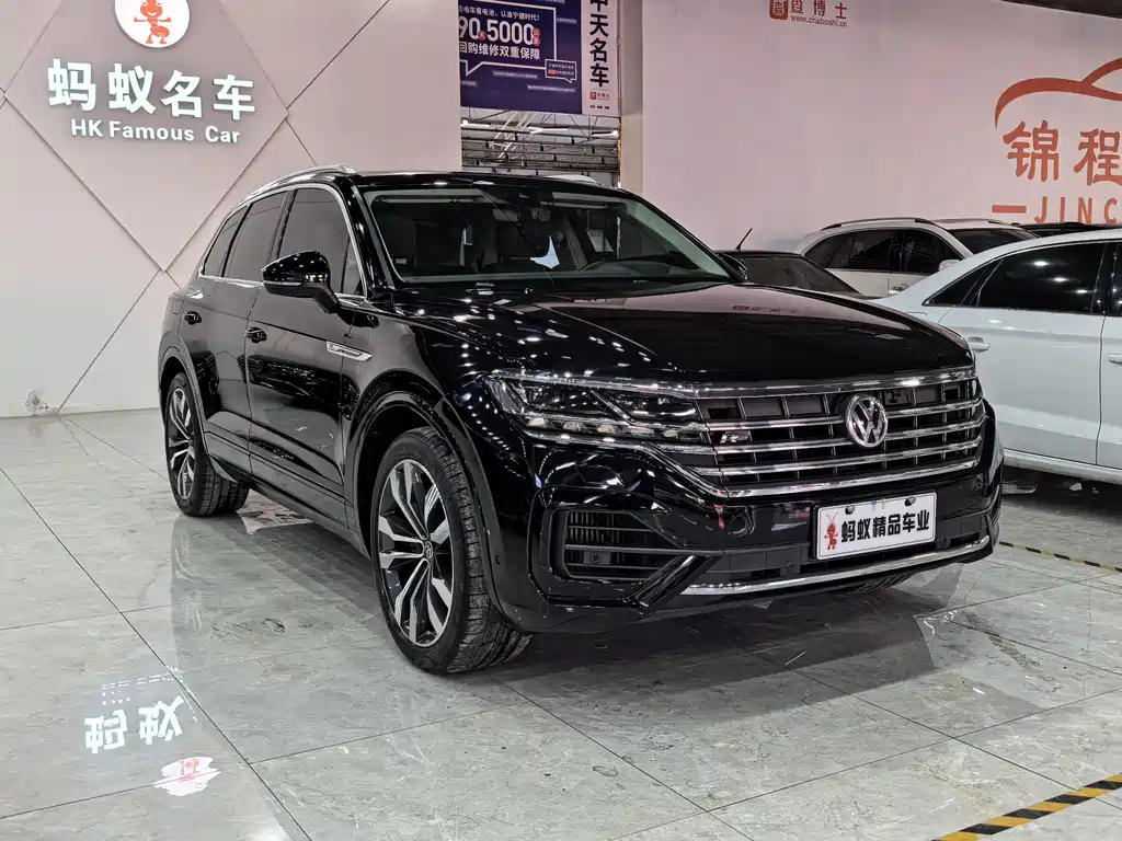 VOLKSWAGEN TOUAREG