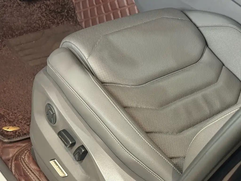 Volkswagen Touareg — миниатюра 12