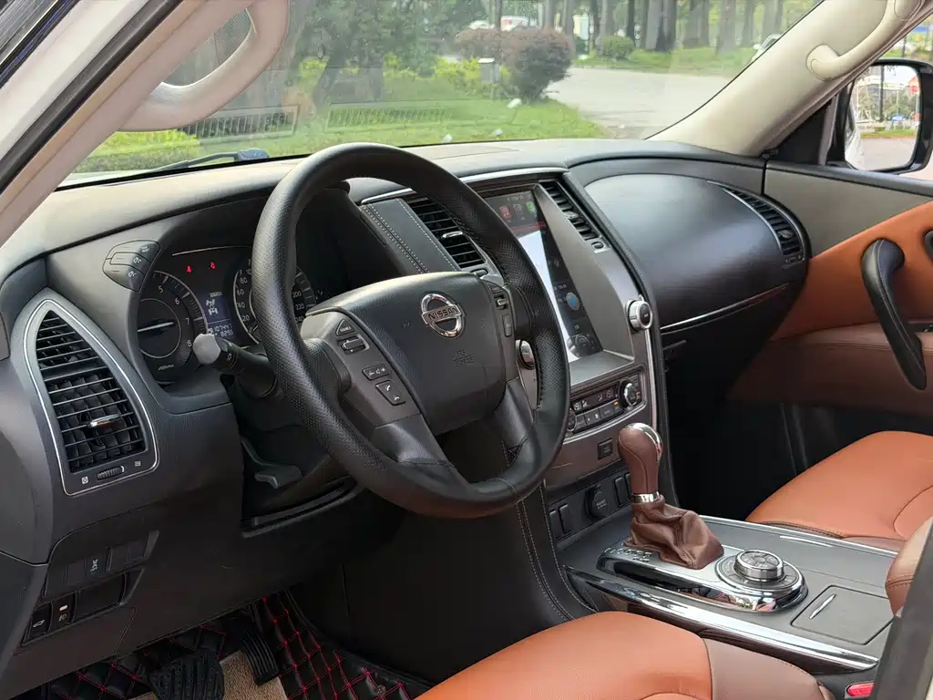 Nissan Patrol — миниатюра 8
