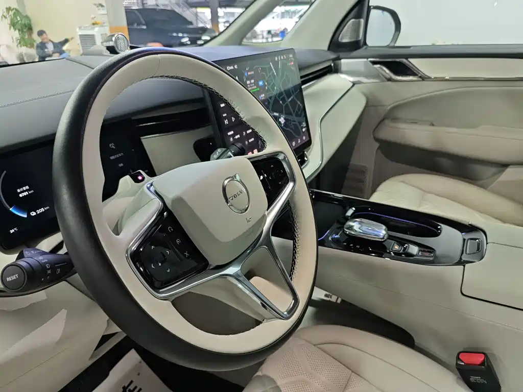 Volvo EM90 — миниатюра 6