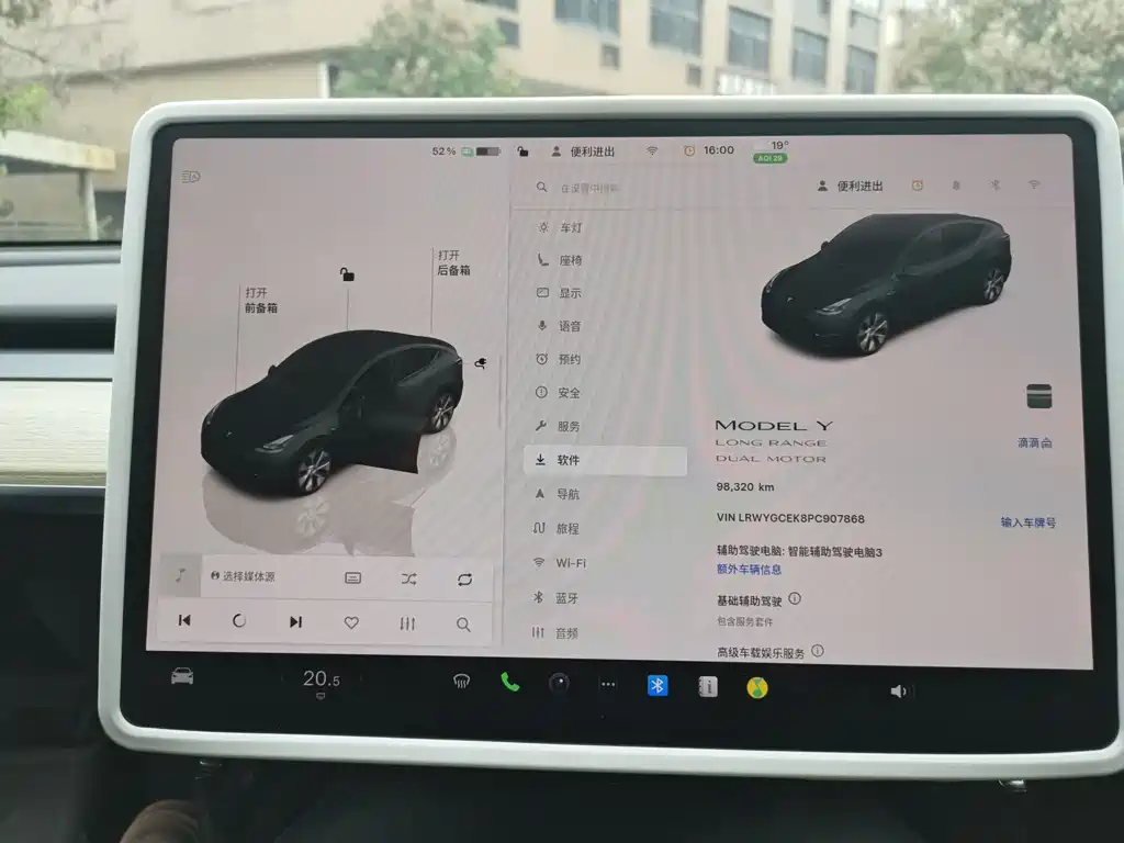 TESLA MODEL Y