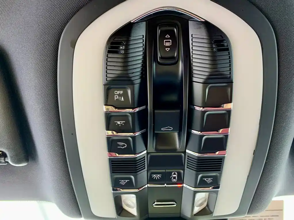 Porsche Macan — миниатюра 24