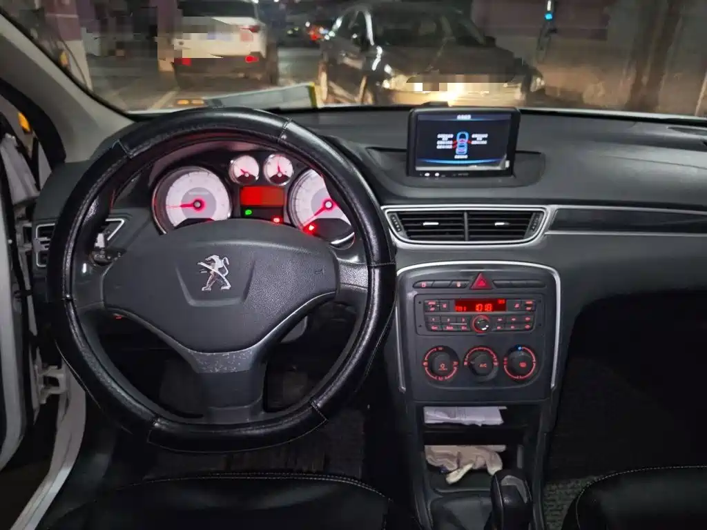 Peugeot 308 — миниатюра 10