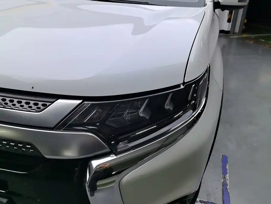 Mitsubishi Outlander — миниатюра 5