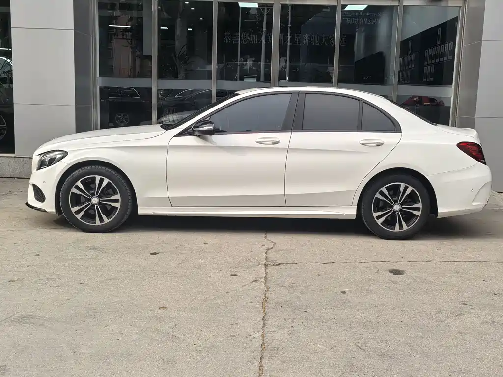 Mercedes-Benz C-Class — миниатюра 12