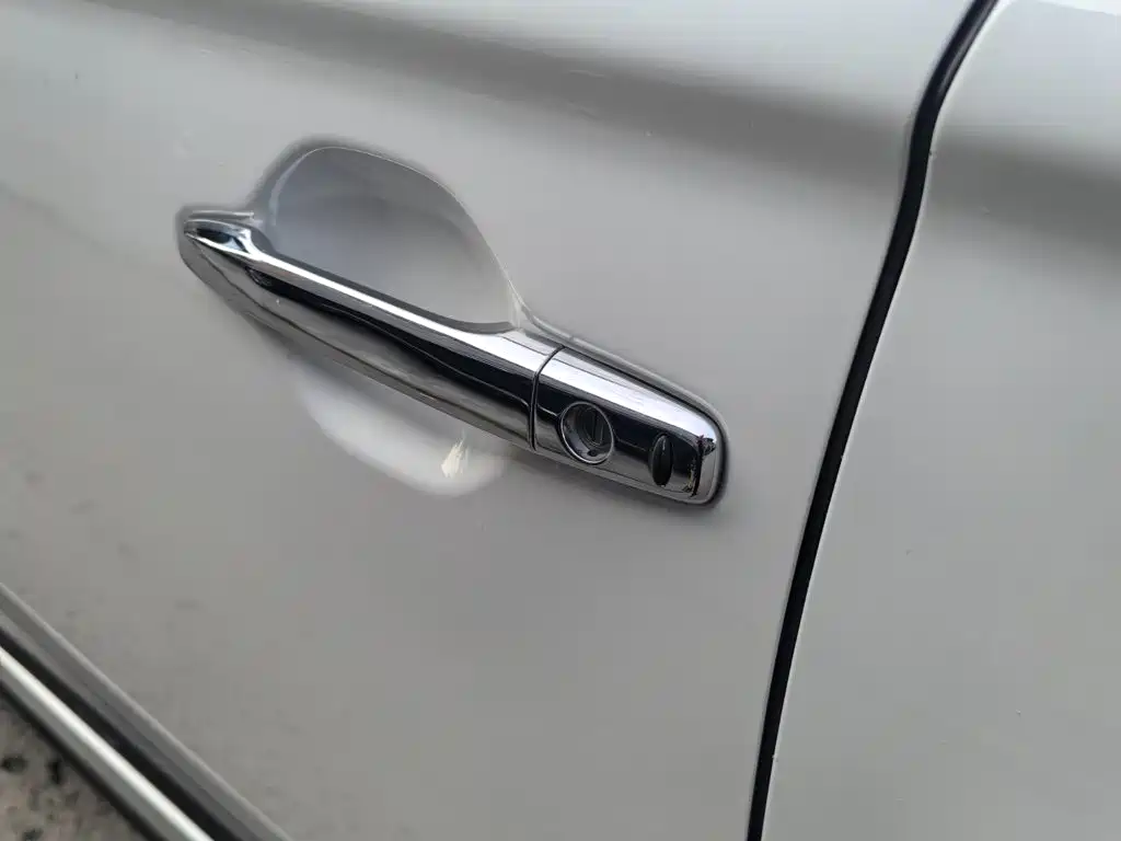 Mitsubishi Outlander — миниатюра 8