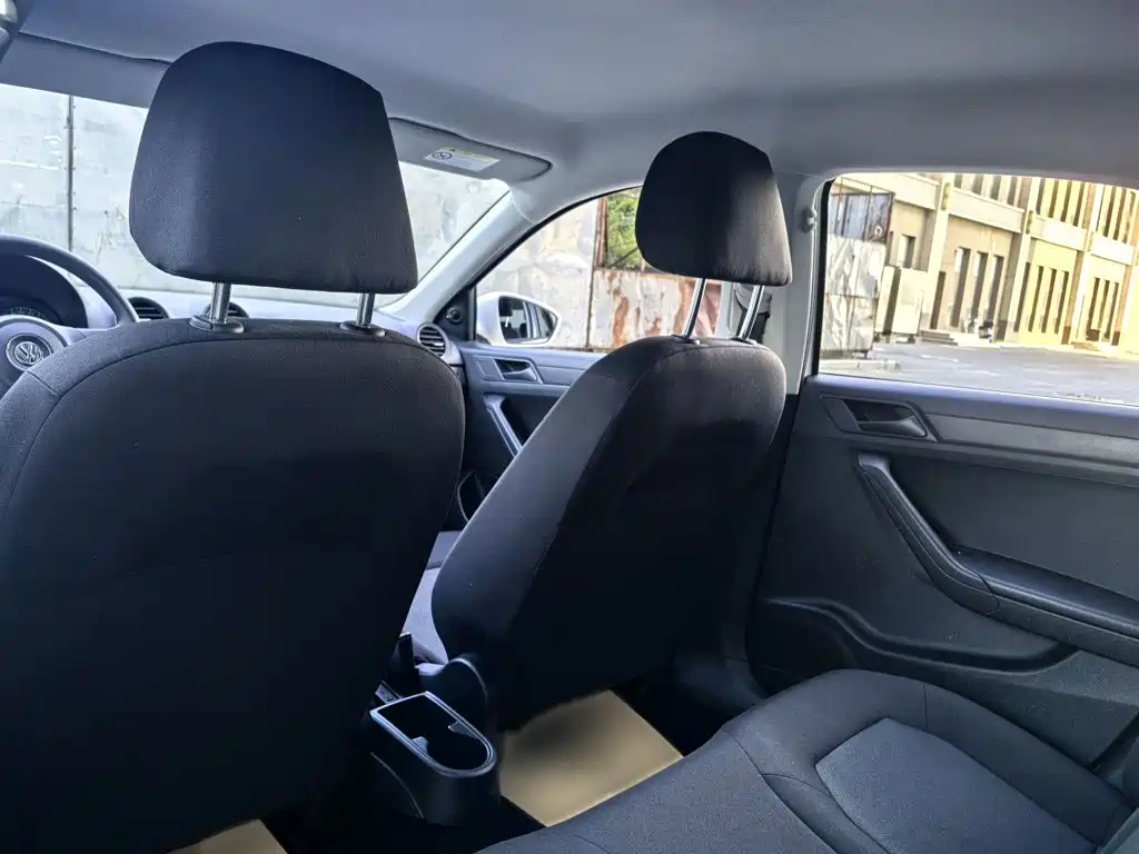 Volkswagen Jetta — миниатюра 24