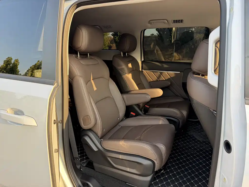 Wuling Xingguang 730 New Energy — миниатюра 14