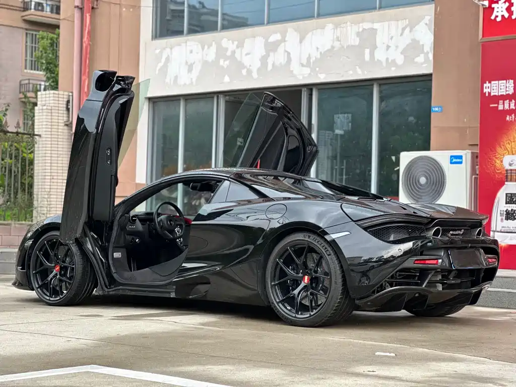 MCLAREN 720S