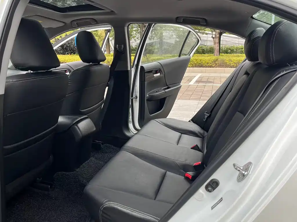 Honda Accord — миниатюра 9