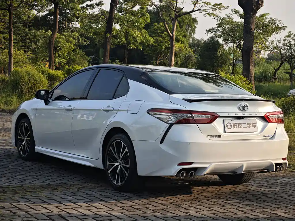 Toyota Camry — миниатюра 7