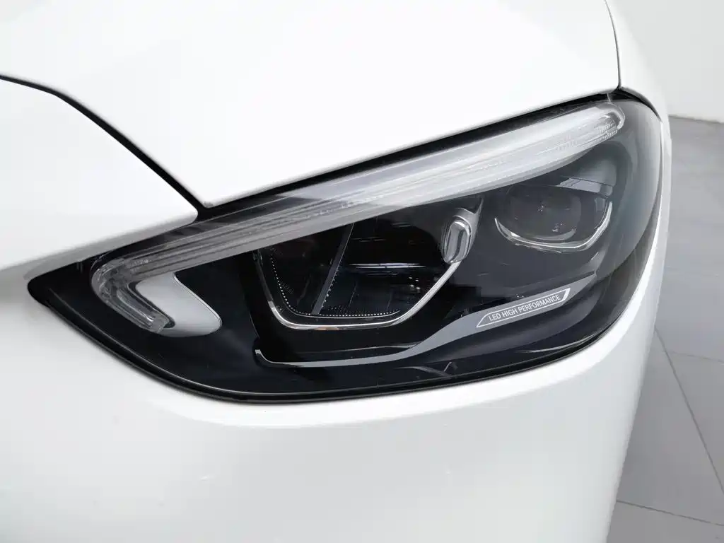 Mercedes-Benz C-Class — миниатюра 7