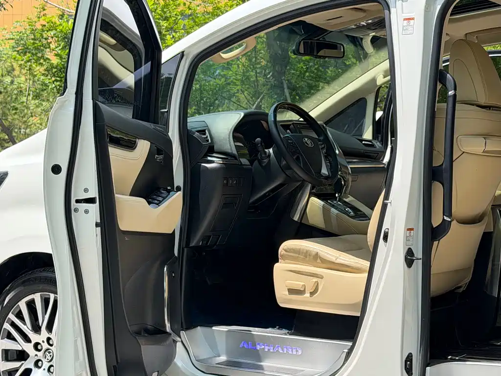 Toyota Alphard 2015 3.5L Luxury