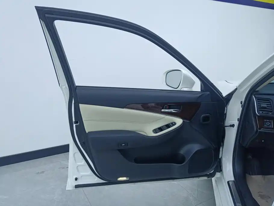 Toyota Crown 2018 2.0T