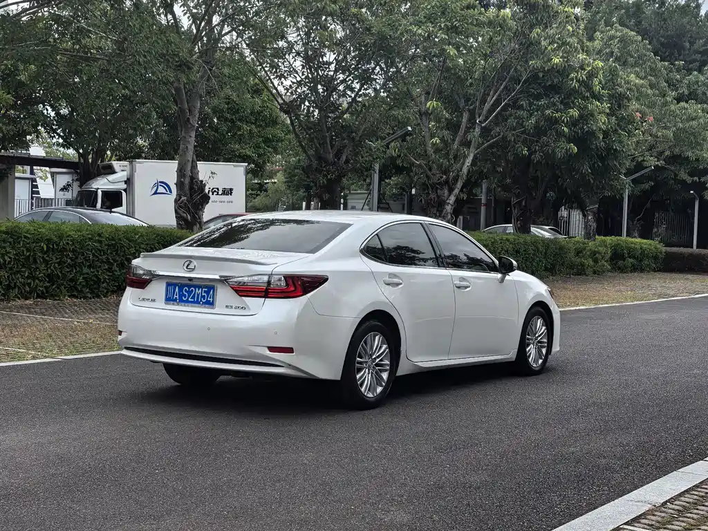 Lexus ES — миниатюра 7