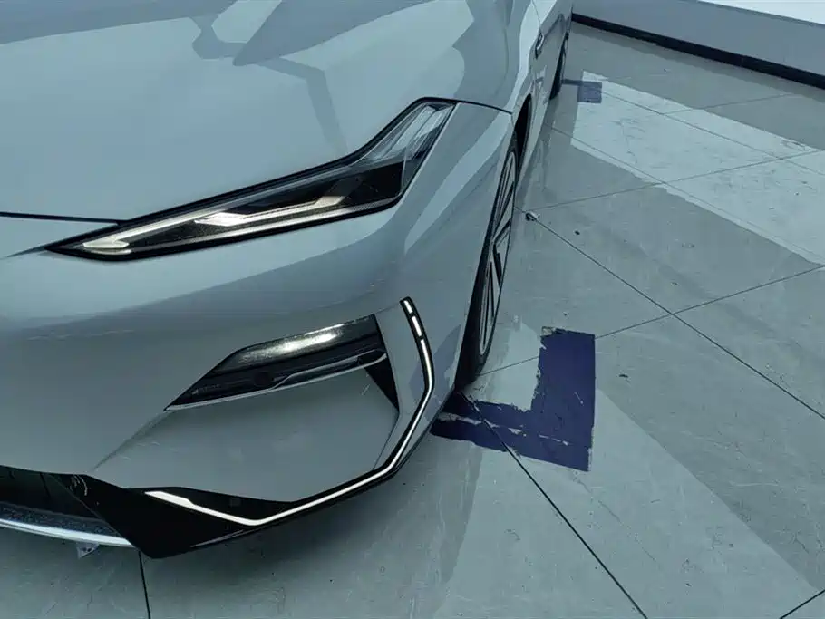 GEELY GALAXY GALAXY E8