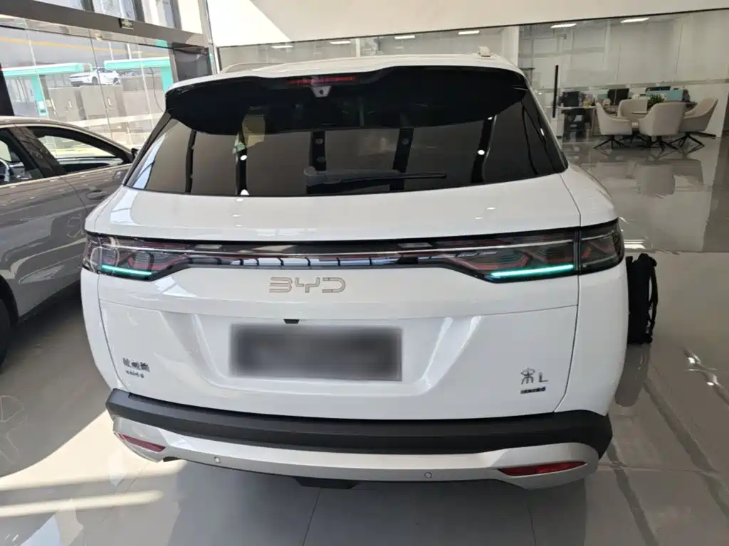 Заказать BYD L DM-i 2026 года за 2 667 819 ₽  из Китая