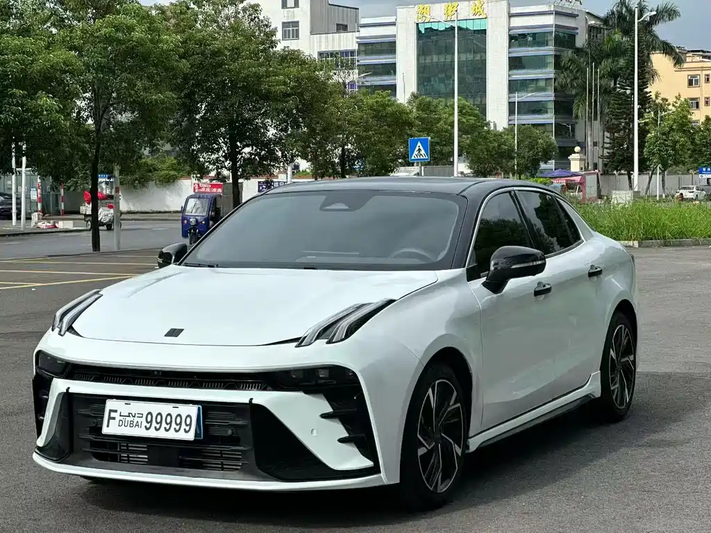 Lynk & Co 03