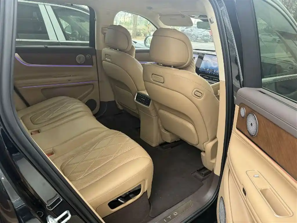 AITO ASK THE WORLD M9