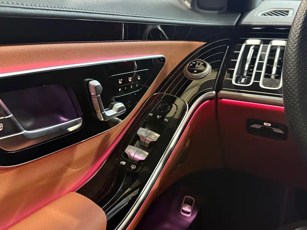 Mercedes-Benz S-Class — миниатюра 11