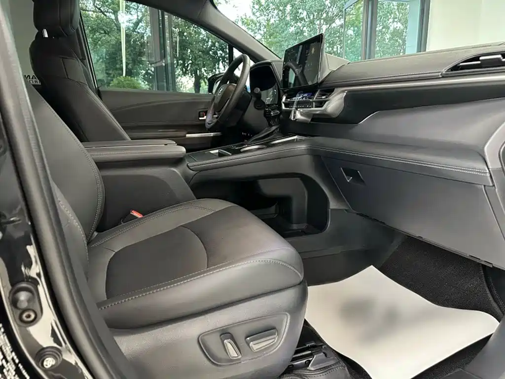 Toyota Sienna — миниатюра 6