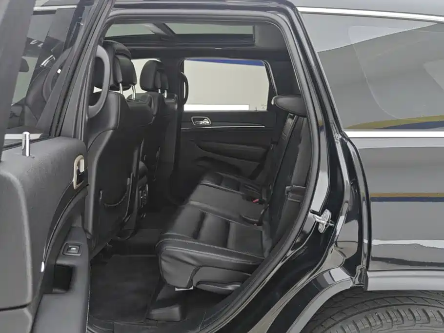 Jeep Grand Cherokee (Import) — миниатюра 11