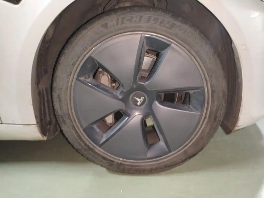 Tesla Model 3 — миниатюра 8