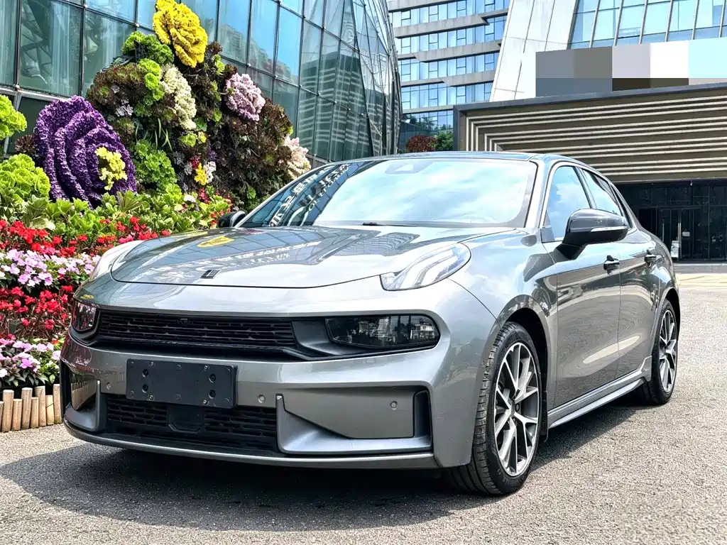 Lynk & Co 03