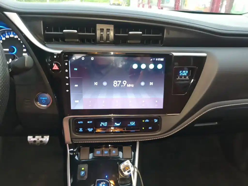 Toyota Corolla Hybrid — миниатюра 13