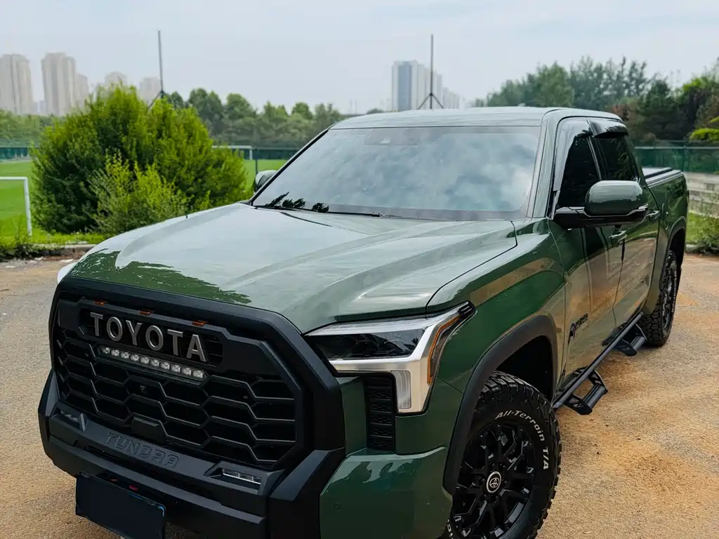 Toyota Tundra 2023 5.7T SR5 TRD
